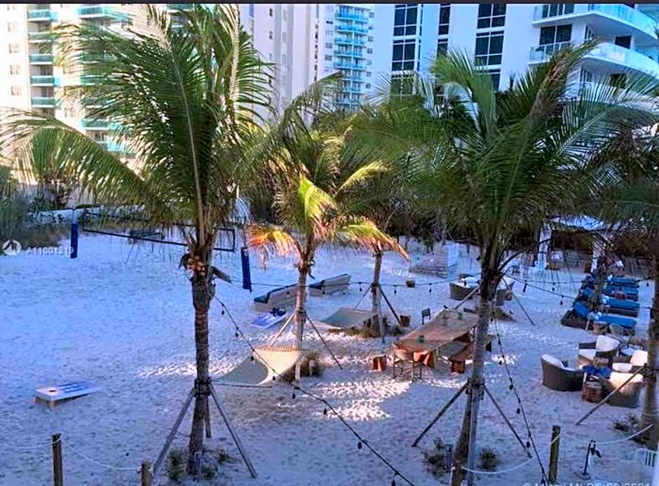 Stunning Penthouse Suite Waterfront 2BD 2BA