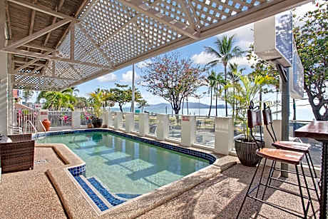 Beach House Motel