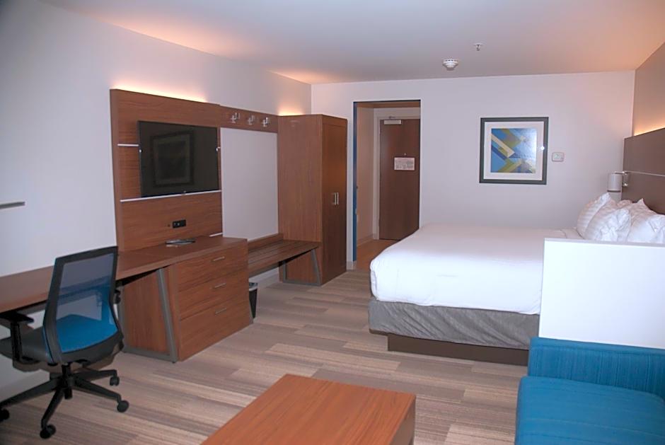 Photo 1 of 4 of 1 King Bed Suite