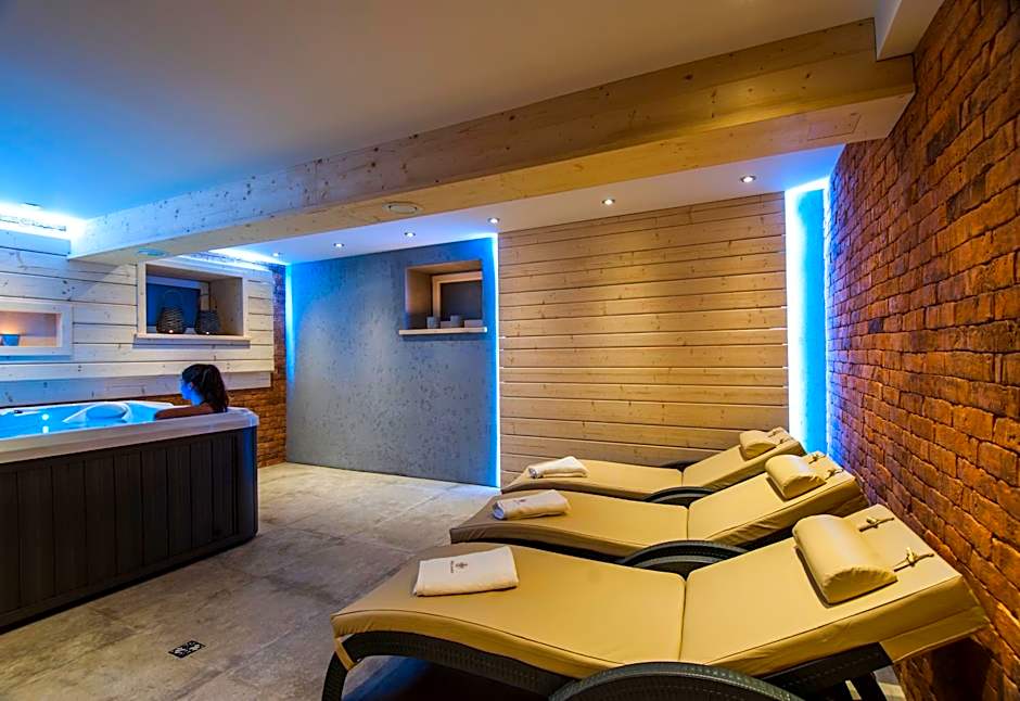 WILLA JAROSTA & SPA, AC -free parking