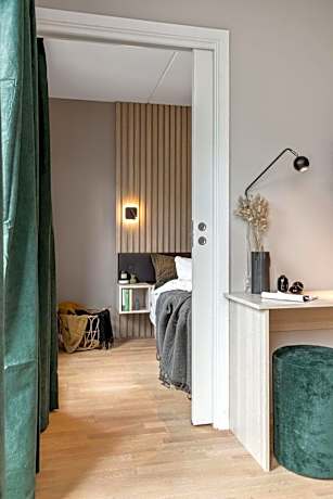 Superior One-Bedroom Apartment