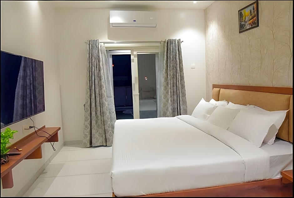 The Sky Land Hotel, Tuljapur