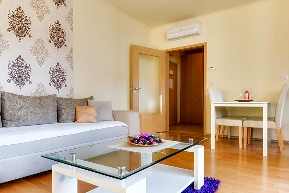 Trendy Deluxe Apartments