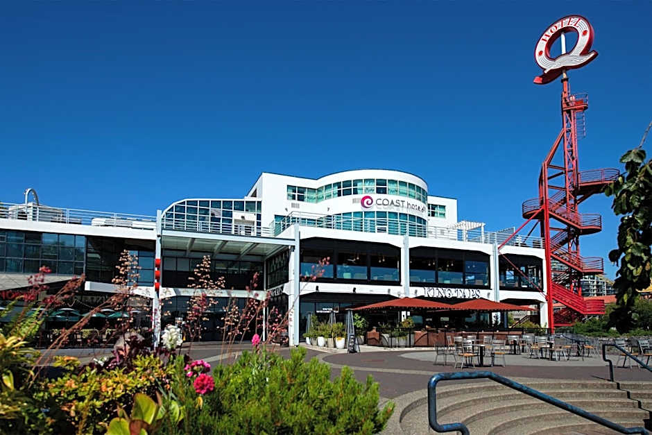 Coast Lonsdale Quay Hotel