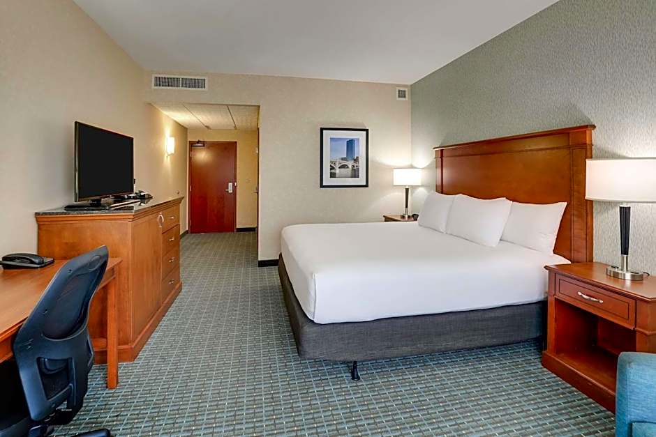 Photo 1 of 5 of Deluxe 1 King Bed, Hearing Accessible, Roll in Shower