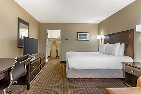 1 Queen Bed Non-Smoking Separate Building Exterior Corridor Microwave And Refrigerator