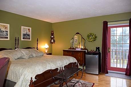 Queen Suite with Spa Bath