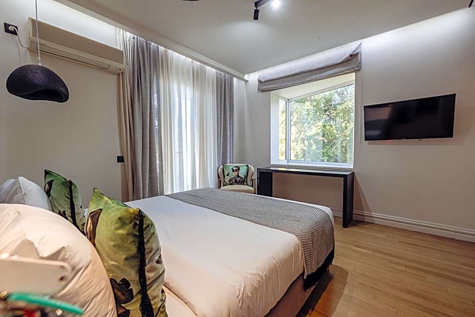 Photo 1 of 5 of Executive Suite, Pool View