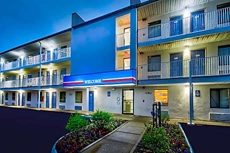 Motel 6-Warren, MI - Detroit East