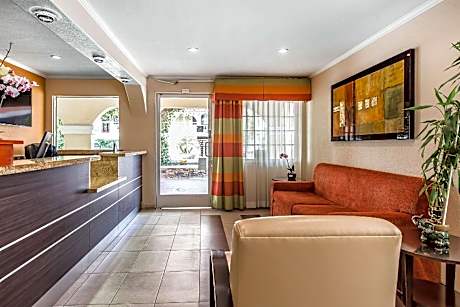 King Room - Accessible/Smoking