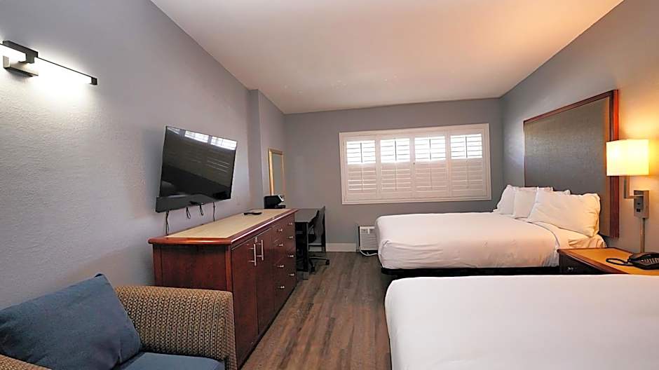 SeaSide Inn & Suites
