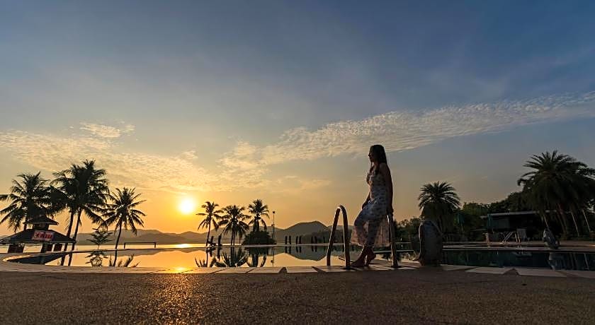 Kaengkrachan Boathouse Paradise Resort