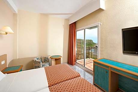 Standard Double Room with Sea View (2 Adults + 2 Children)