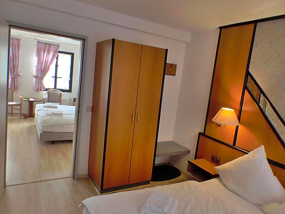 Hotel zur Post Dabringhausen - Quiet Business Hotel near Cologne and Dusseldorf Trade Fairs
