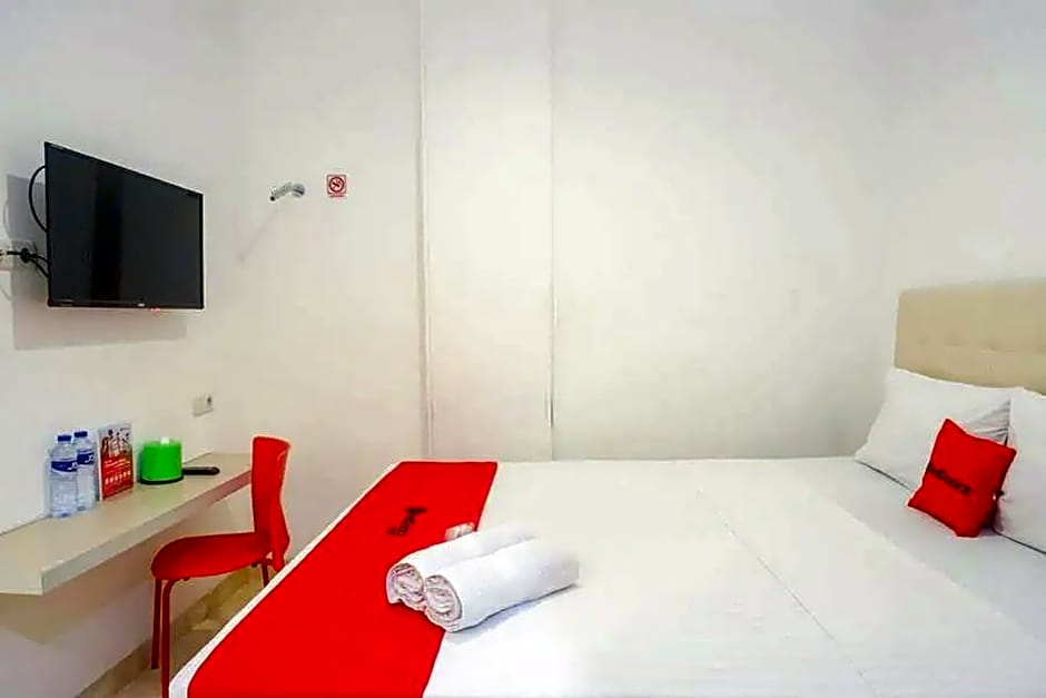 RedDoorz near Mall Ratu Indah 3
