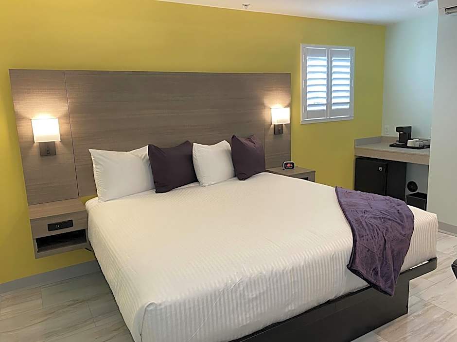 Photo 1 of 8 of 1 King Bed, Accessible