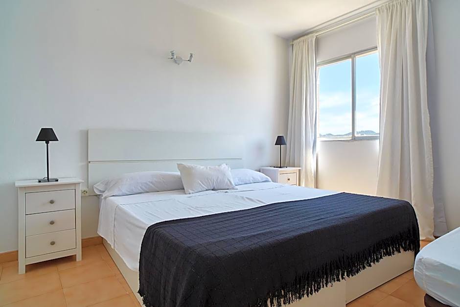 Apartamentos San Antonio Beach