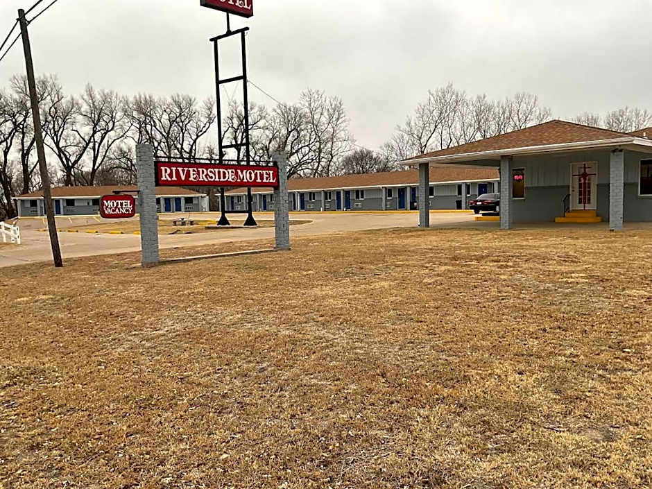 RIVERSIDE MOTEL
