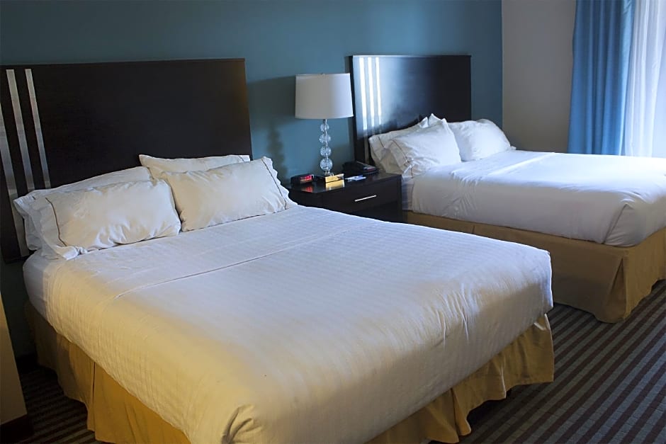 Holiday Inn Express & Suites Youngstown West I 80 By IHG