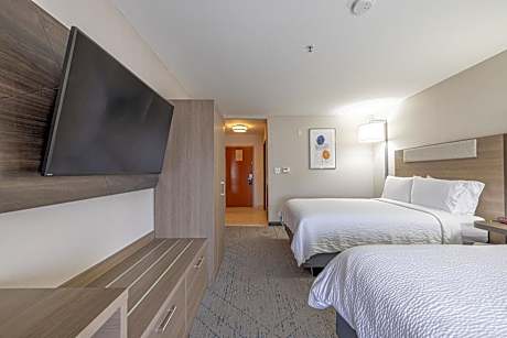Standard Room with Two Queen Beds