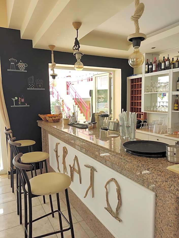 Erato Studios & Apartments