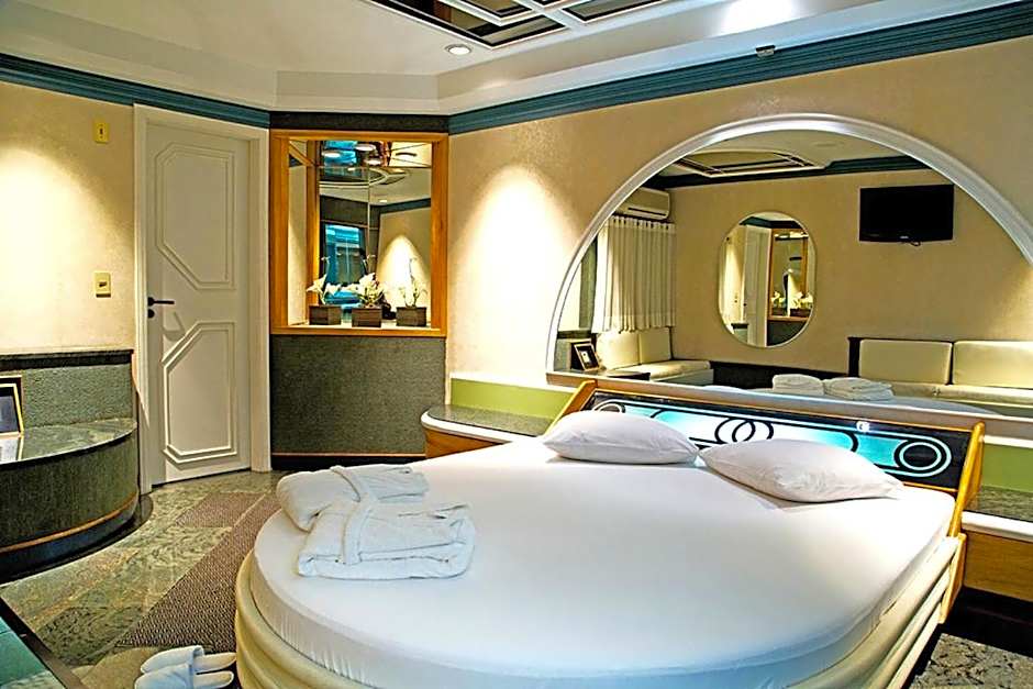 BAMBINA HOTEL -Adultos Somente