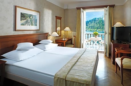 Special Offer - Double Room with Lake View and Hotel Anniversary Package