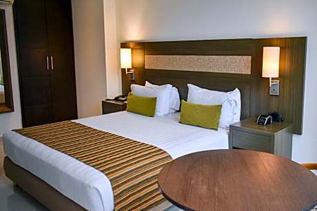 Standard Cama King Non Smoking Doble 