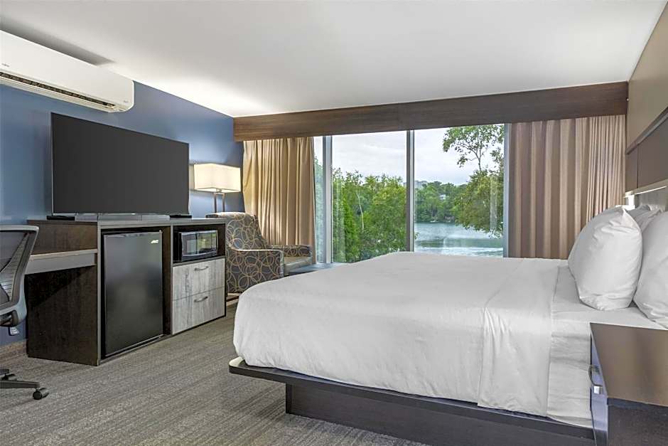 Best Western Plus Chocolate Lake Hotel