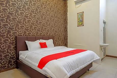 RedDoorz @ Jalan Pattimura Palu