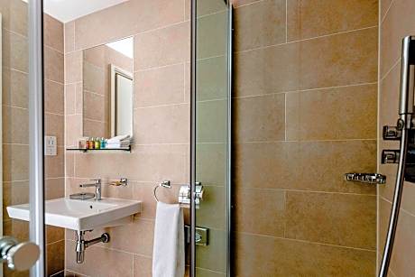 Classic Room, 1 King Bed, Balcony