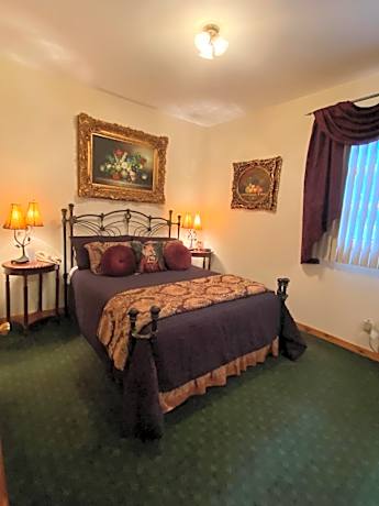 Deluxe Queen Suite