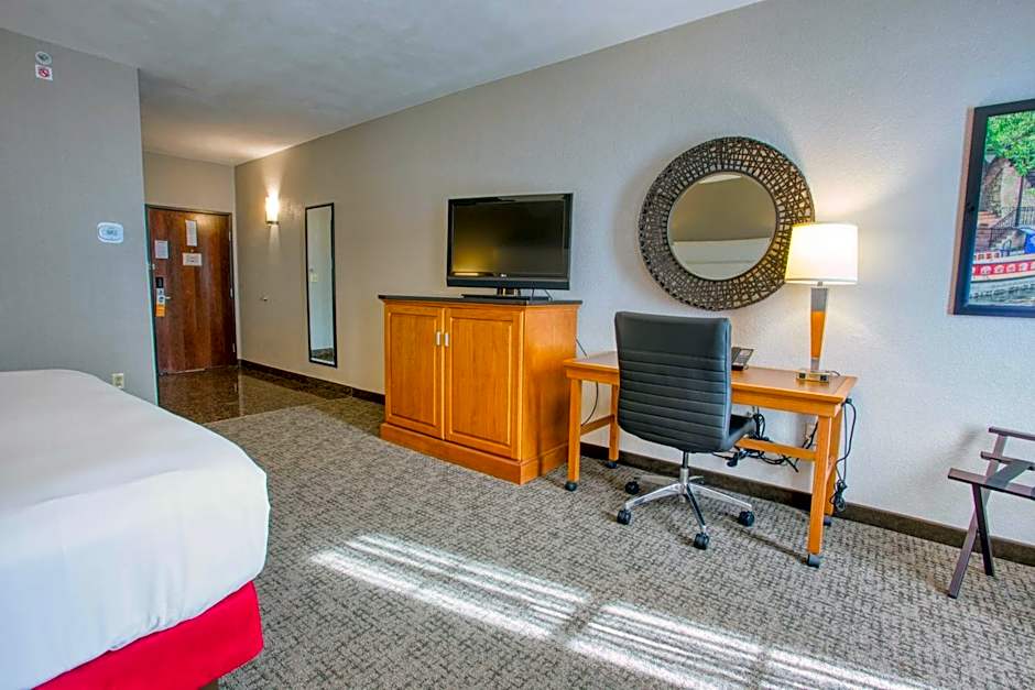Drury Inn & Suites Near La Cantera