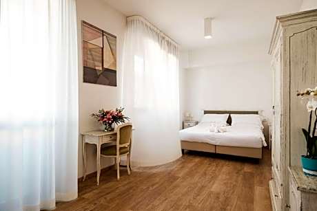 Deluxe, Balcony