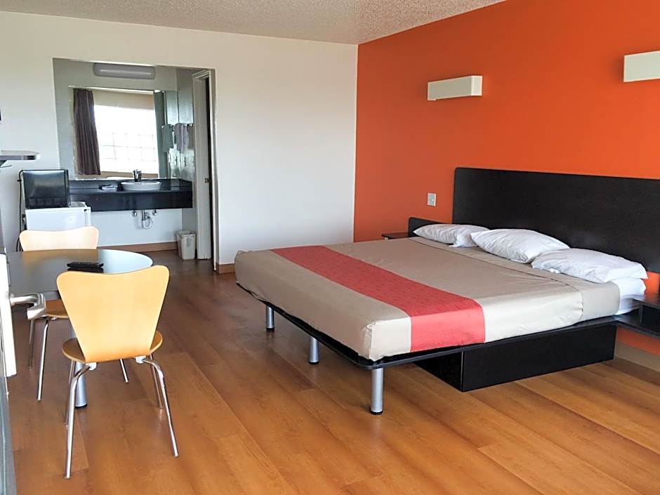 Motel 6-Waxahachie, TX