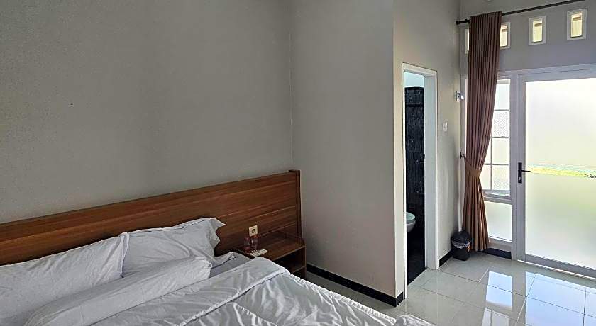 Guest House Saqeena Syariah near Blitar Park RedPartner