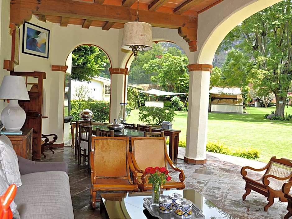 Casa Bugambilia, Un Pequeño Hotel en Tepoztlán