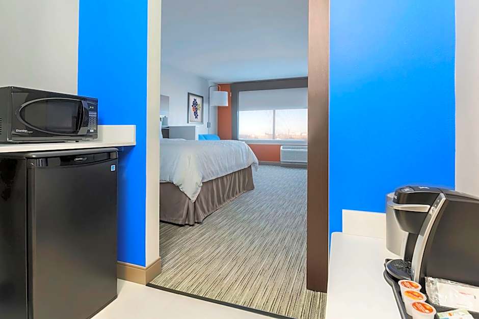 Holiday Inn Express & Suites Chicago OHare Airport, an IHG Hotel By IHG