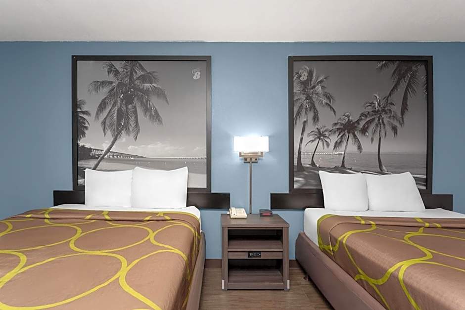 Super 8 by Wyndham Dania/Fort Lauderdale Arpt