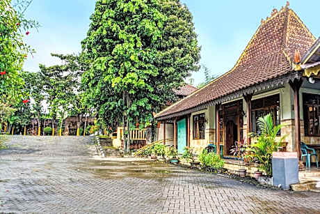Hotel O Griyo Werdiningsih