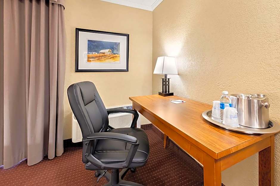 Best Western Plus NorWester Hotel & Conference Centre