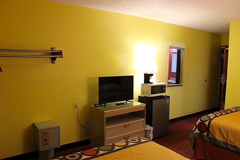 Super 8 by Wyndham Kalamazoo – Kalamazoo, MI