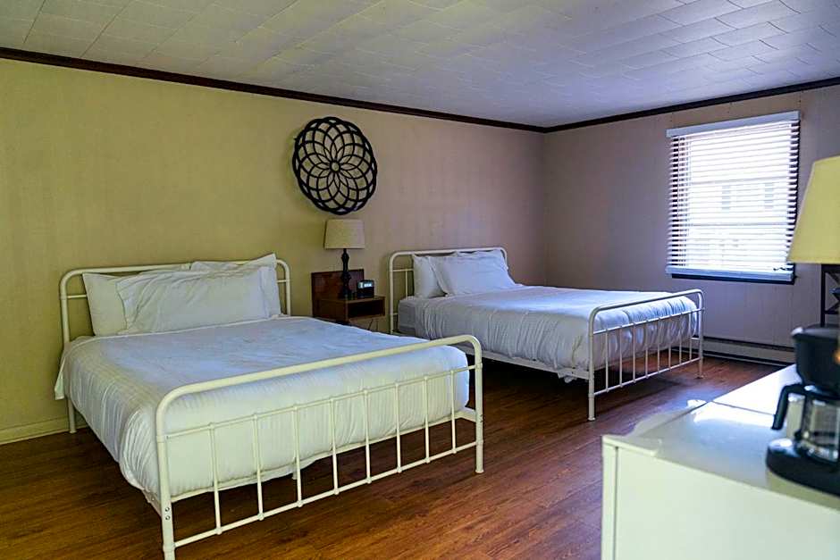 Whispering Winds Motel