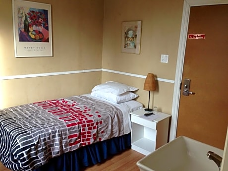 Single Room with Single Bed and Shared Bathroom