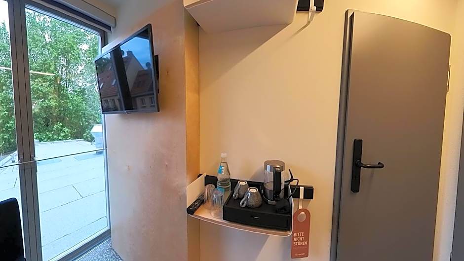 Foto 1 dari 6 — Small Double Room