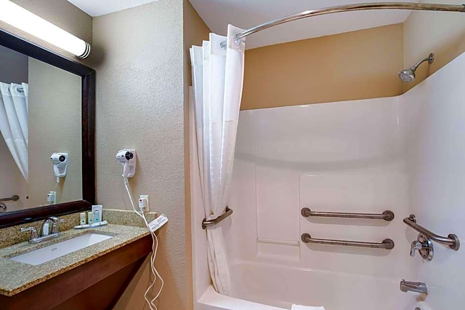 Quality Inn I-70 Near Kansas Speedway