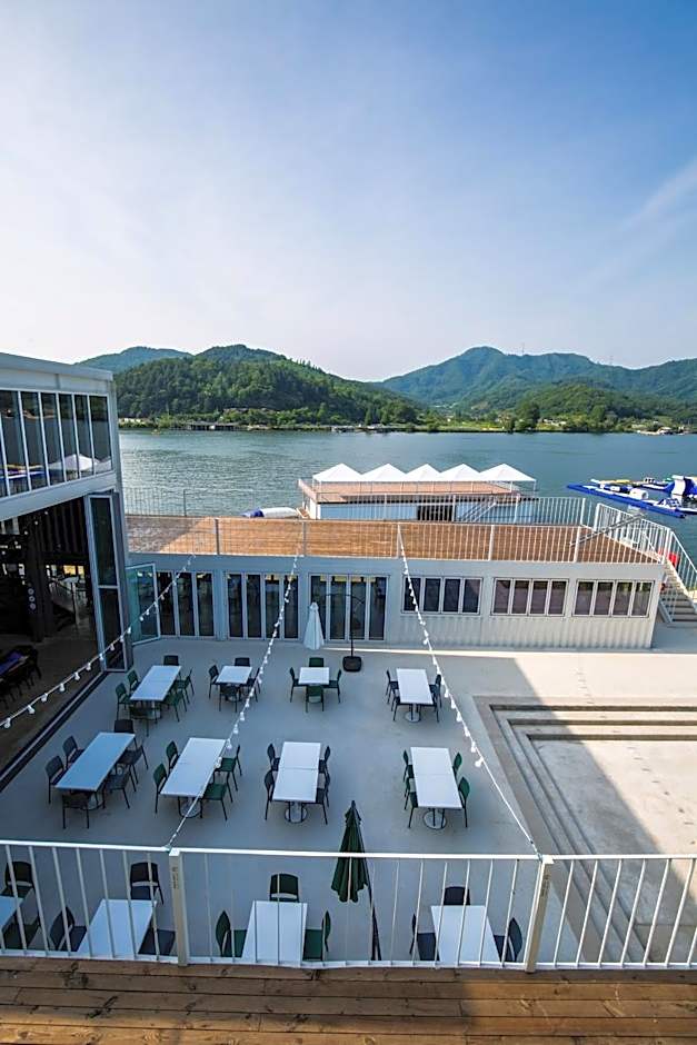 Parotia waterhouse hotel