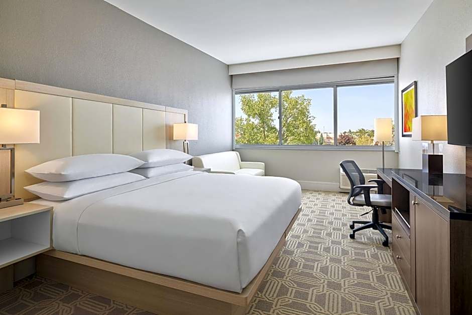 Delta Hotels by Marriott Chicago Willowbrook