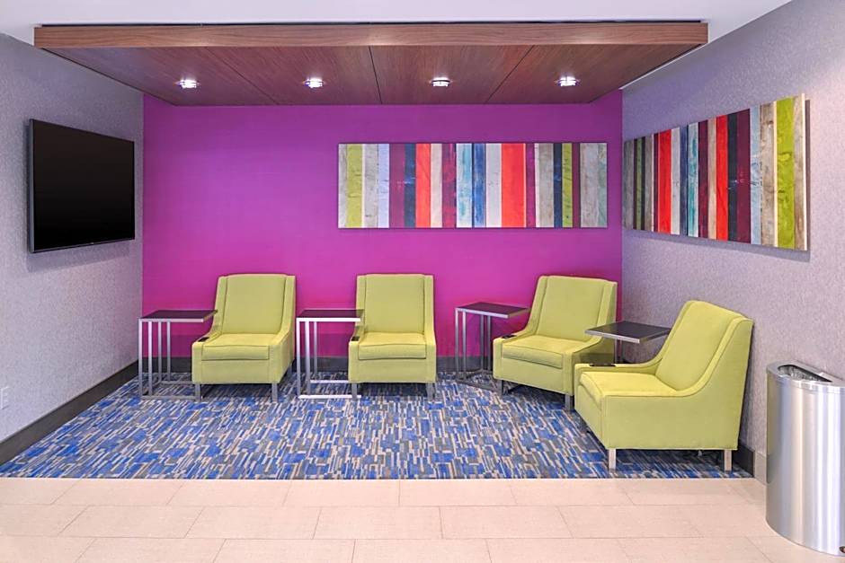 Holiday Inn Express & Suites Bryant West By IHG