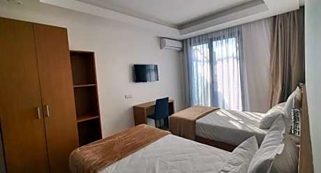 Studio with Twin Beds